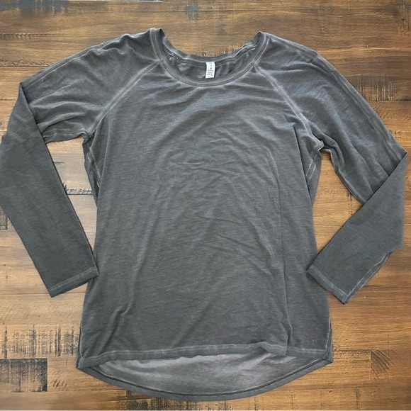Lululemon Long Sleeve Faded Gray (Intent Distressed Look) Size 8 EUC - Picture 3 of 6